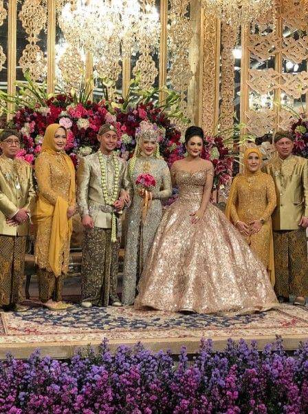 Krisdayanti kondangan. (instagram.com/krisdayantilemos)