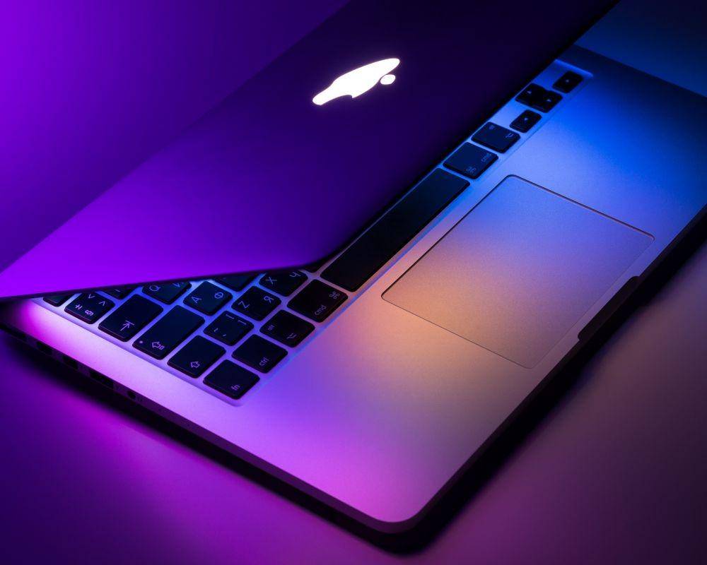Ilustrasi Macbook Pro (unsplash.com/oneor0)