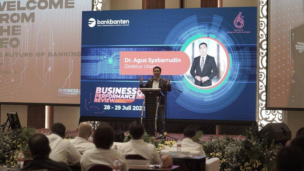 Dr. Agus Syabarrudin (Direktur Utama Bank Banten) pada pembukaan kegiatan Business Performance Review (BPR) Q2. (Dok. Bank Banten)