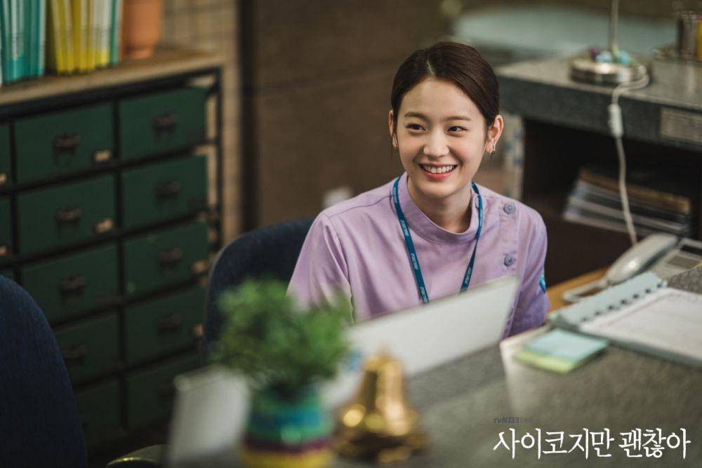Jang Gyuri fromis_9 di drama It's Okay to Not be Okay (twitter.com/CJnDrama)