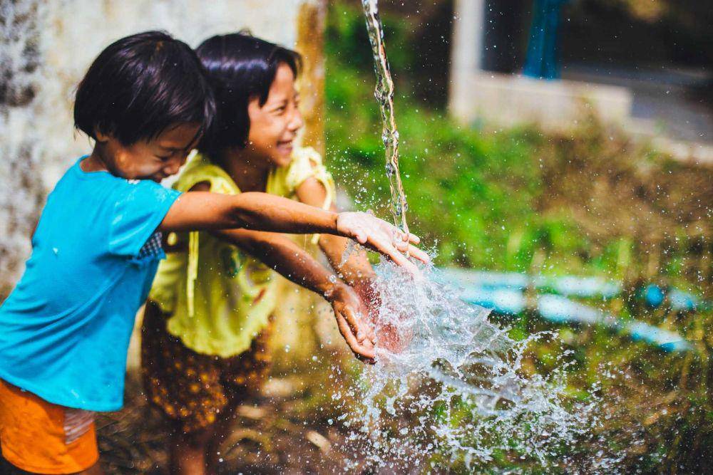 ilustrasi sumber air bersih (unsplash.com/Abigail Keenan)