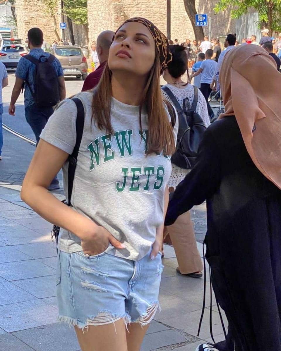 Himanshi Khurana (instagram.com/iamhimanshikhurana)