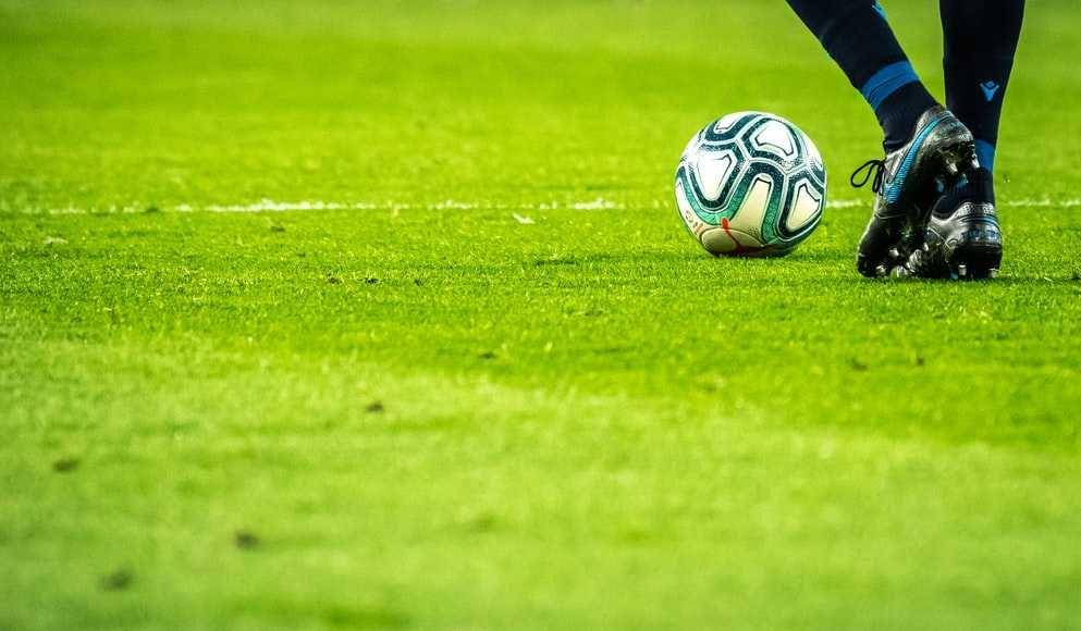 ilustrasi bola (unsplash.com/Emilio Garcia)