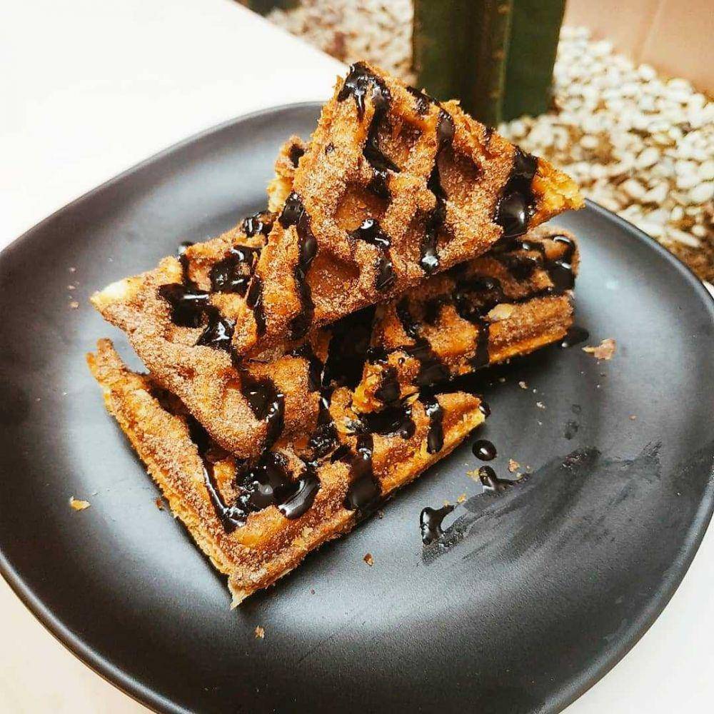 ilustrasi waffle saus cokelat (instagram.com/makan.suka.suka)