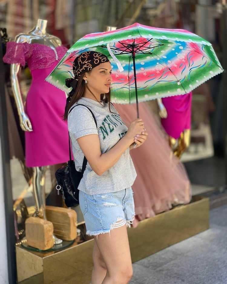 Himanshi Khurana (instagram.com/iamhimanshikhurana)