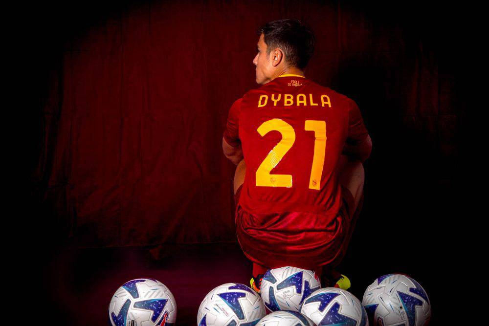 Paulo Dybala bakal menggunakan nomor punggung 21 di AS Roma. (twitter.com/OfficialASRoma)