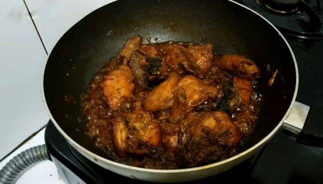 gambar ayam kecap yang sudah matang (youtube.com/Arfiani Yanuar)