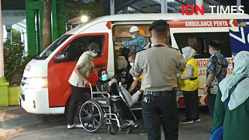 Beberapa jemaah haji kloter 1 Debarkasi Makassar alami drop dan kecapean, Kamis (28/7/2022). Dahrul Amri/IDN Times Sulsel