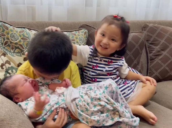 potret baby Austine (instagram.com/devinahermawan)