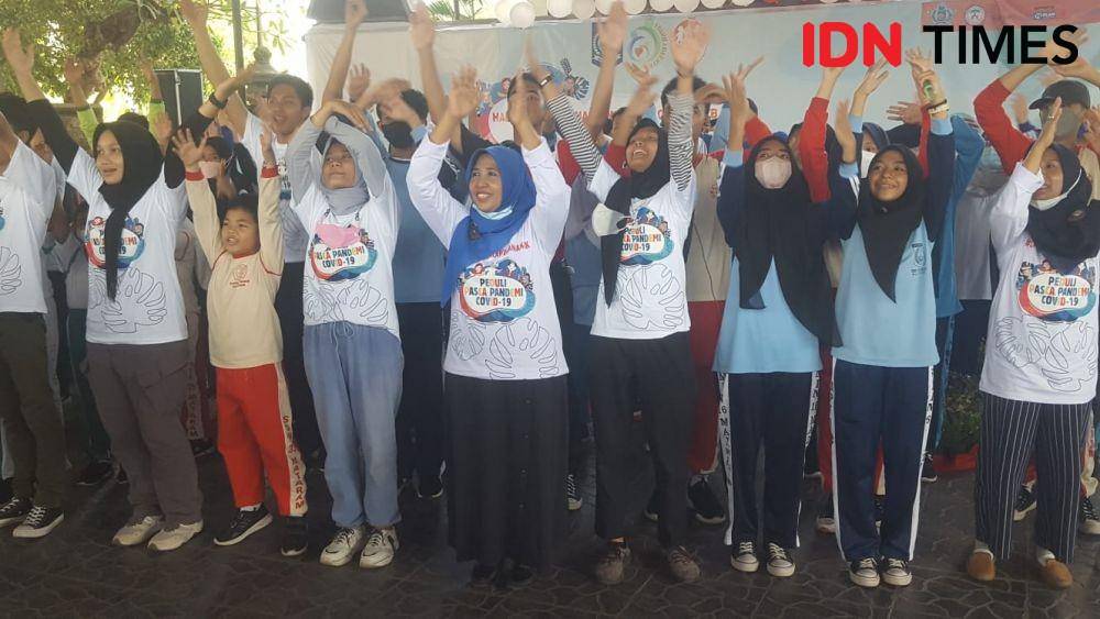 Anak-anak bergembira pada peringatan Hari Anak Nasional Tingkat Provinsi NTB di Taman Budaya Mataram. (IDN Times/Muhammad Nasir)