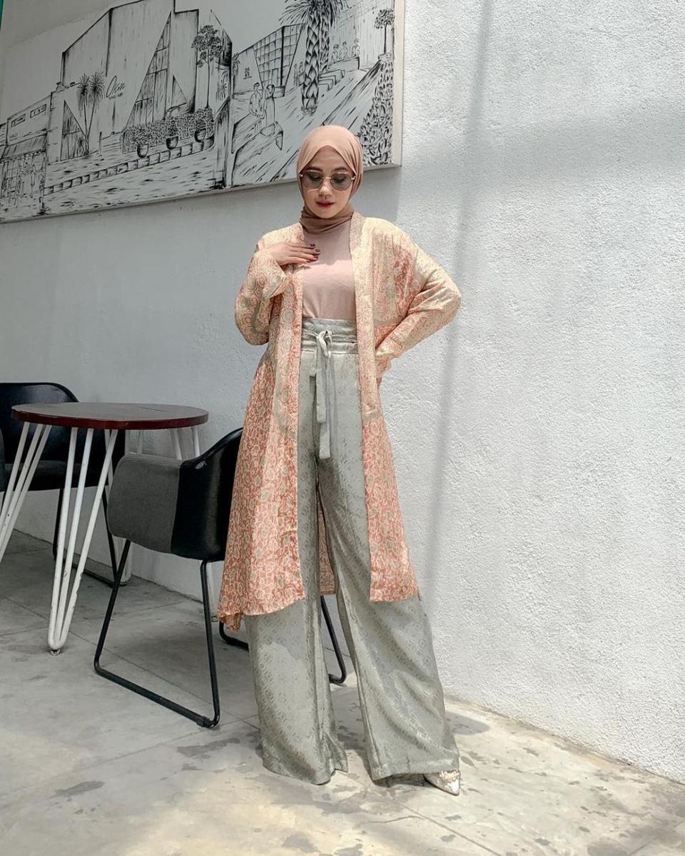 inspirasi OOTD kondangan dengan celana (instagram.com/chiviaalga)