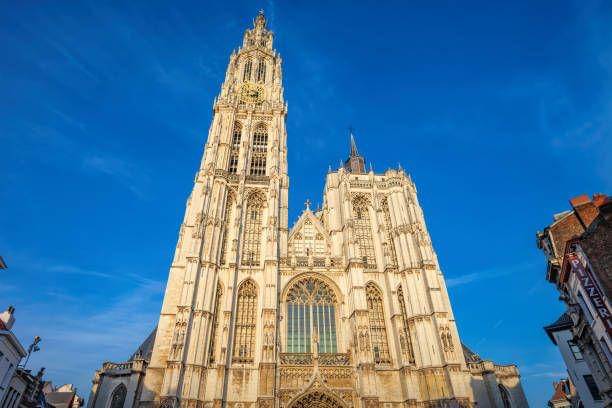 The Cathedral of Our Lady Antwerpen Belgia (istockphoto.com/benedek)