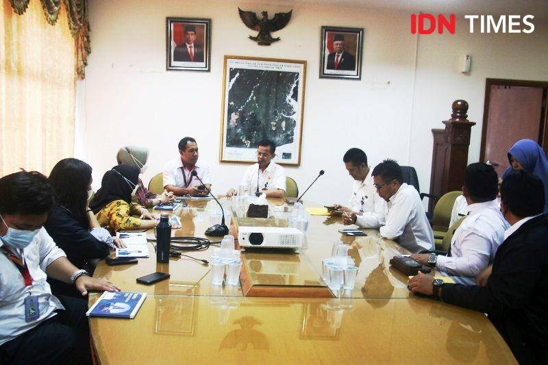 Jajaran Kemenko PMK Melkianus Ebos saat melakukan pertemuan dengan Pj Sekda PPU, Tohar bahas SDM Lokal di IKN (IDN Times/Ervan)