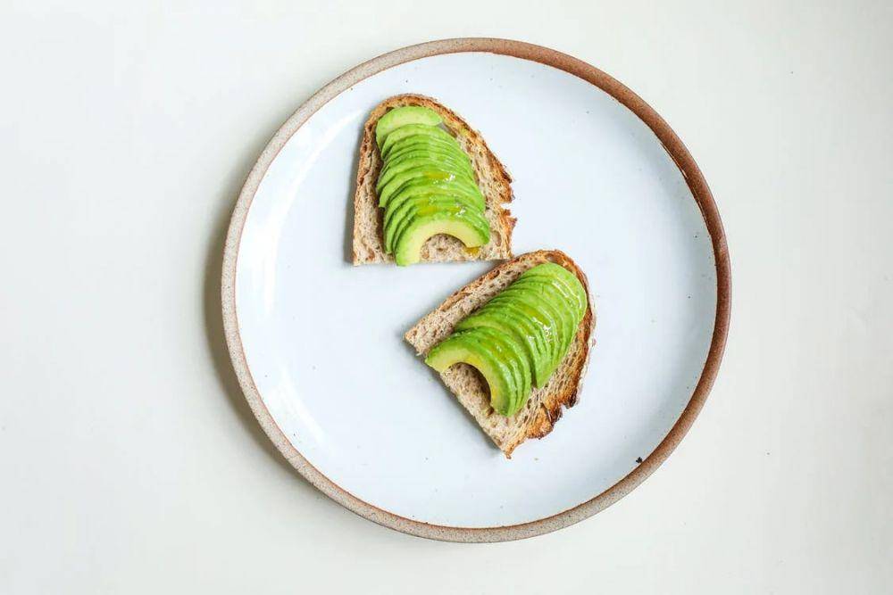 ilustrasi avocado toast (pexels.com/Polina Tankilevitch)