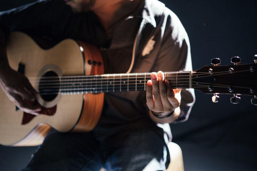 3 Jenis Senar Gitar Beserta Mekanisme Konstruksinya, Cari Tahu Bro!