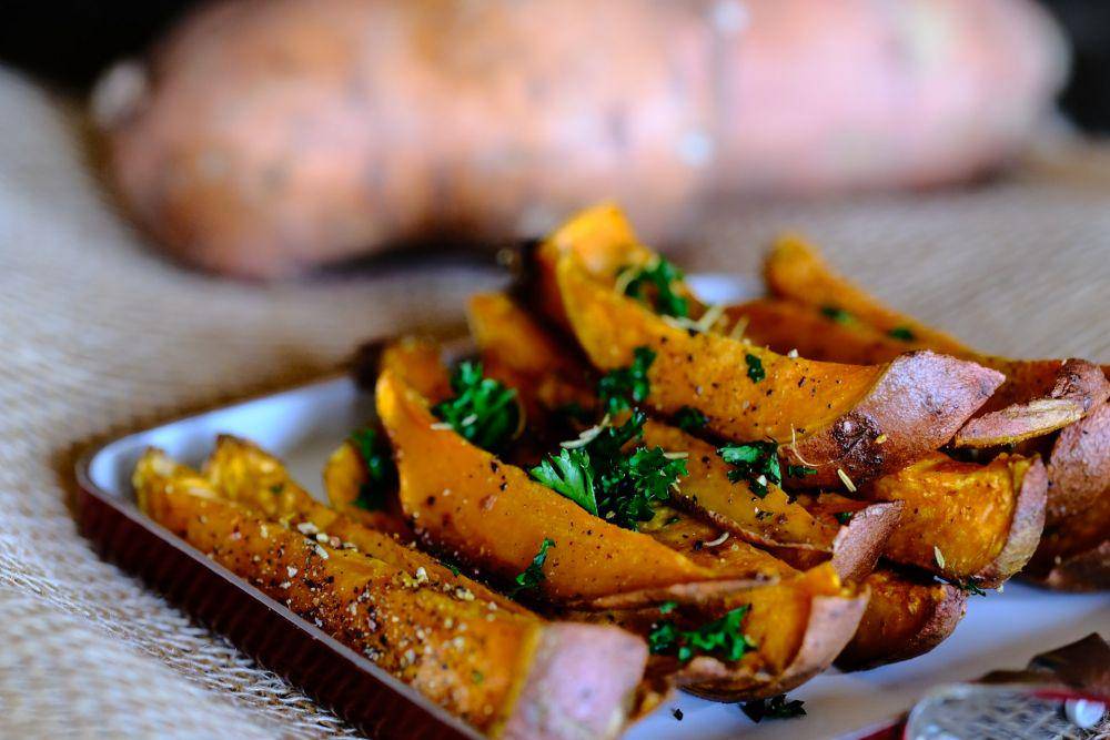 ilustrasi curry potato wedges (unsplash.com/Rajesh Kavasseri)