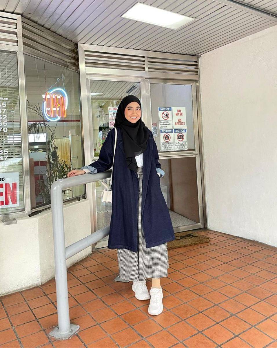 ide padu padan outfit motif gingham ala Richa Etika (instagram.com/richaeu)
