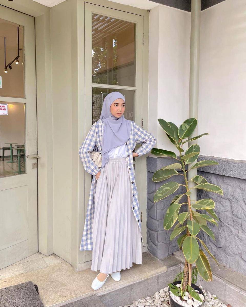 ide padu padan outfit motif gingham ala Richa Etika (instagram.com/richaeu)