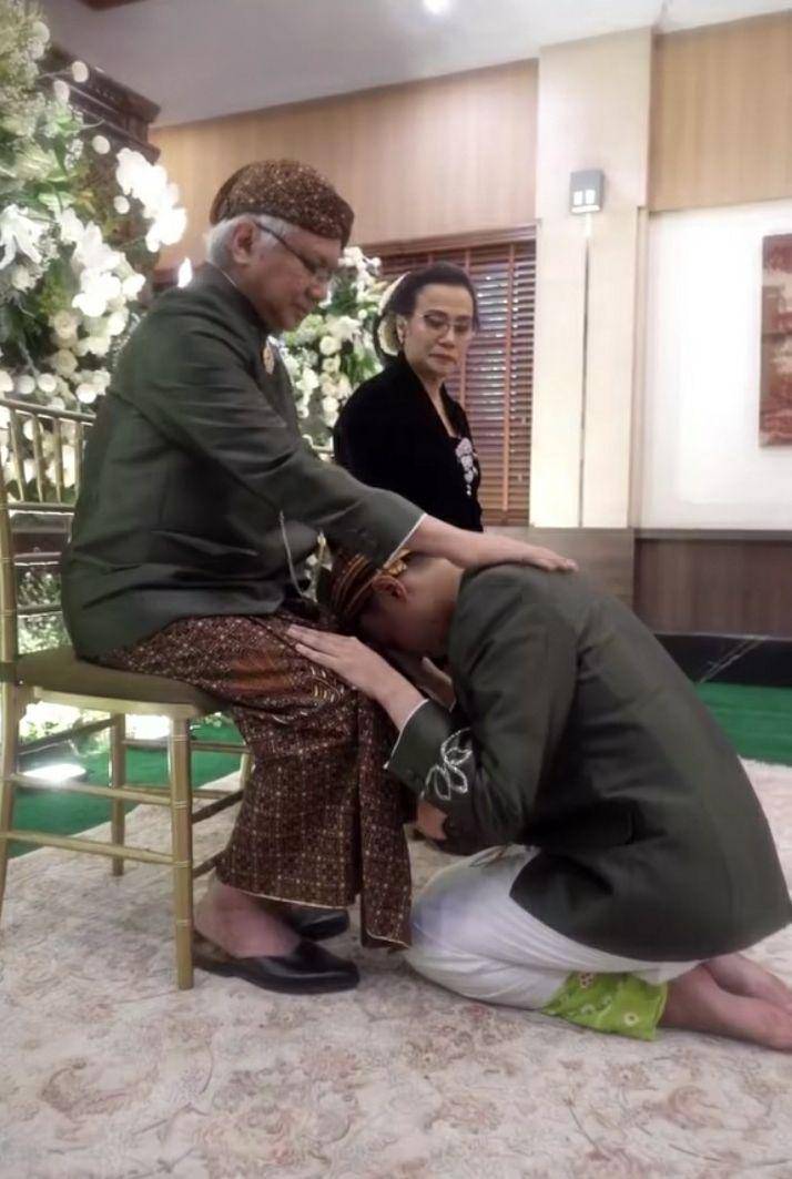 Potret Sri Mulyani diacara siraman Lukman dan Windy. Instagram.com/smindrawati