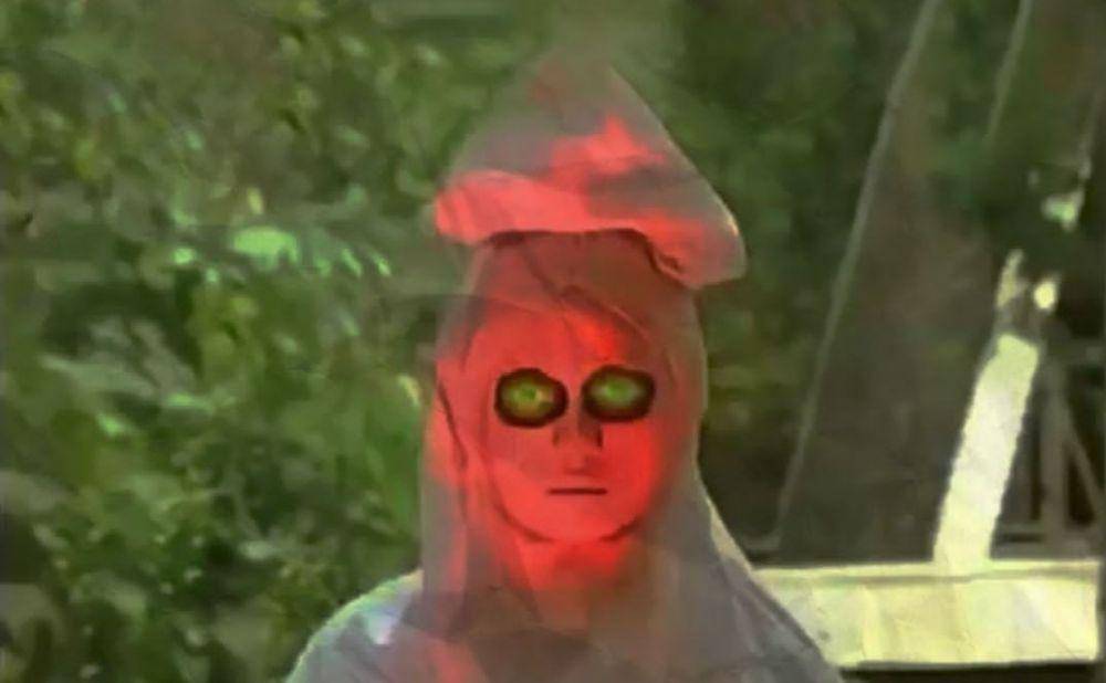 Pocong Mumun (https://www.instagram.com/localmadness.indo/)