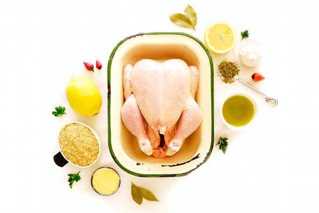 gambar daging ayam mentah (unsplash.com/Sophia Louw)