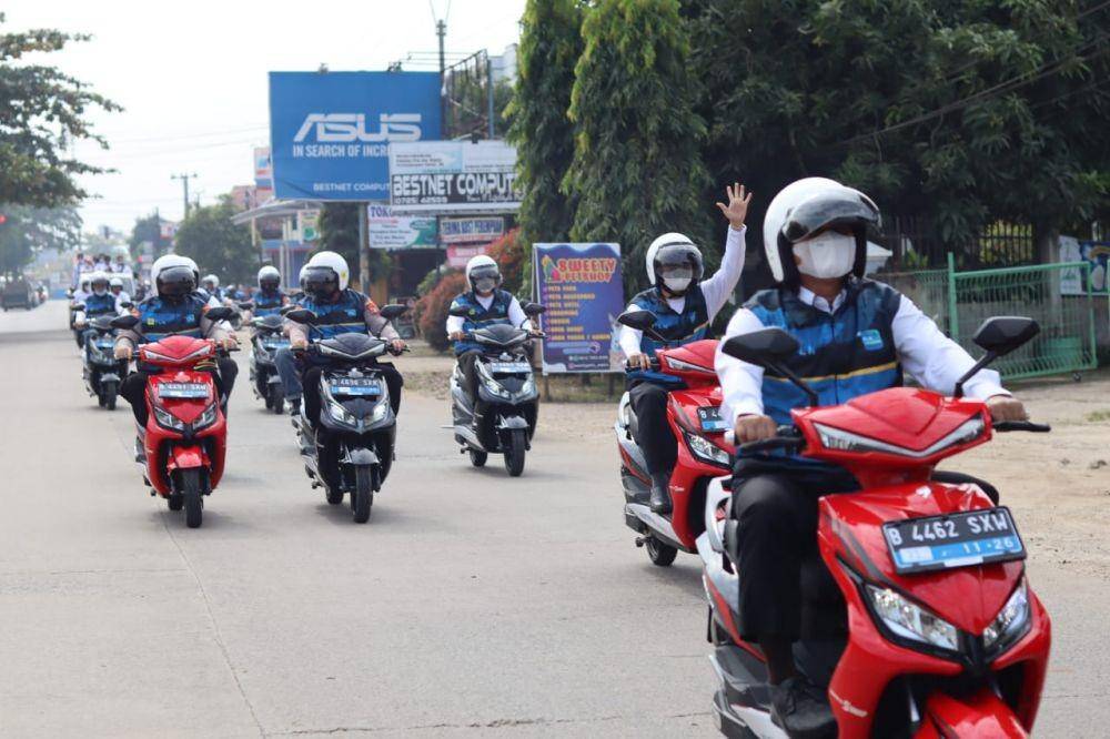 PLN menggelar touring motor listrik di Kota Metro, Kamis (28/7/2022). (Dok. PLN UID Lampung).