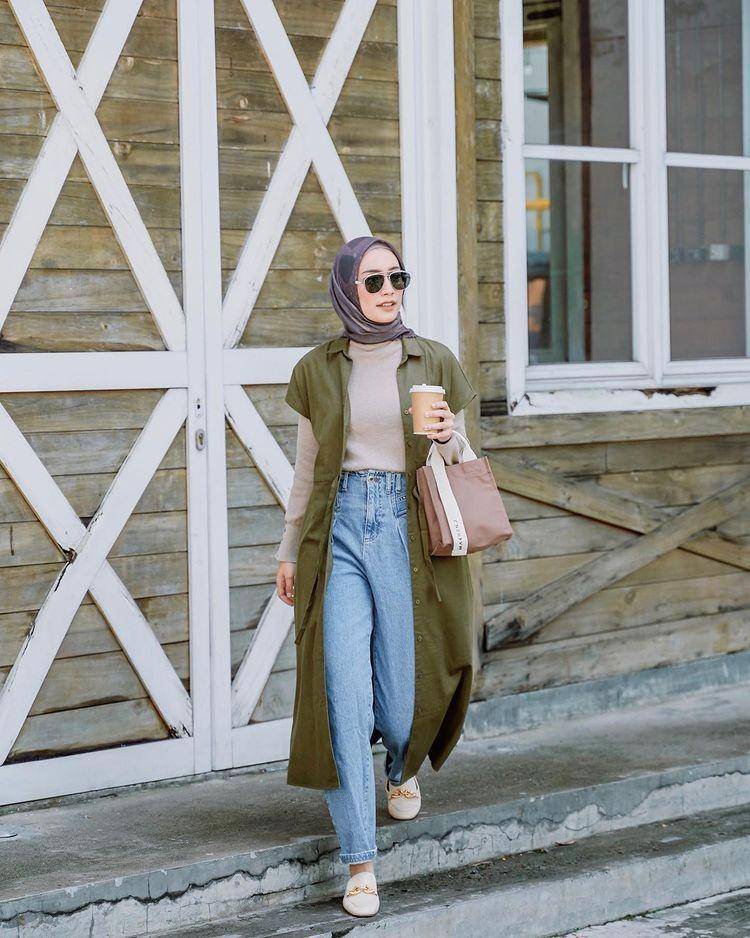 padu padan outer ala Mega Iskanti (instagram.com/megaiskanti)