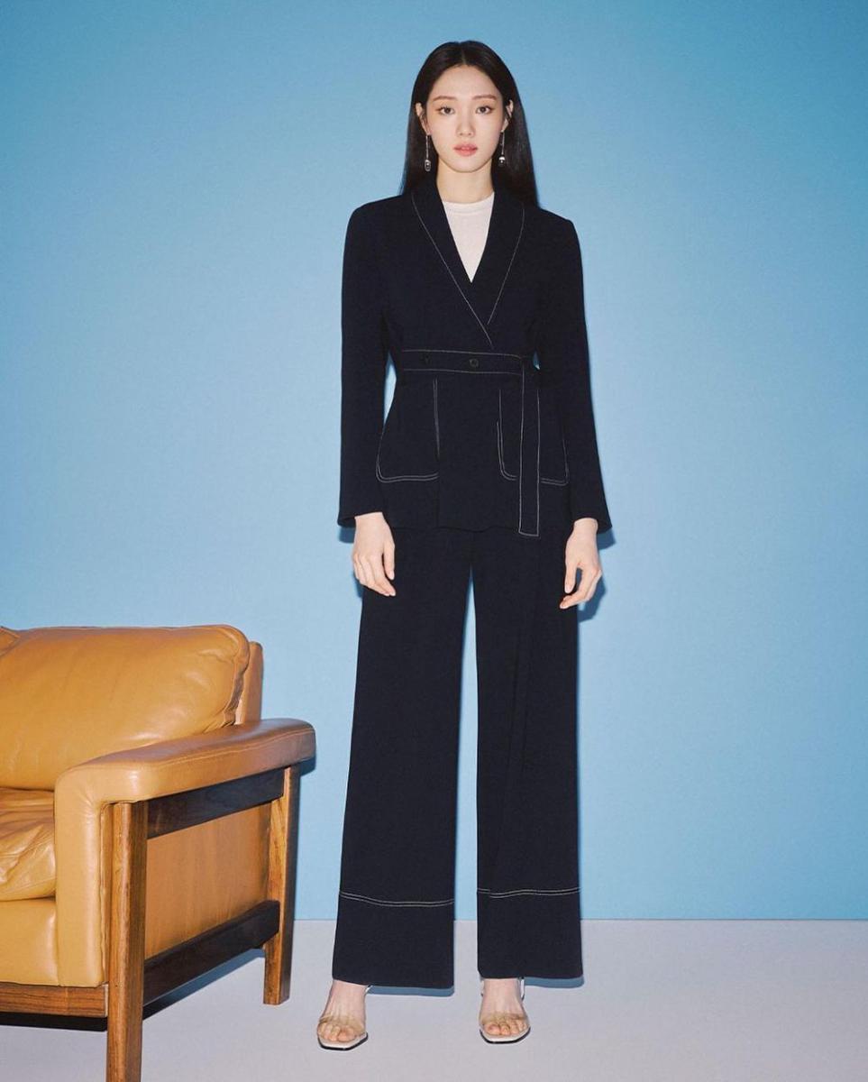 Lee Sung Kyung (instagram.com/official_frontrow)