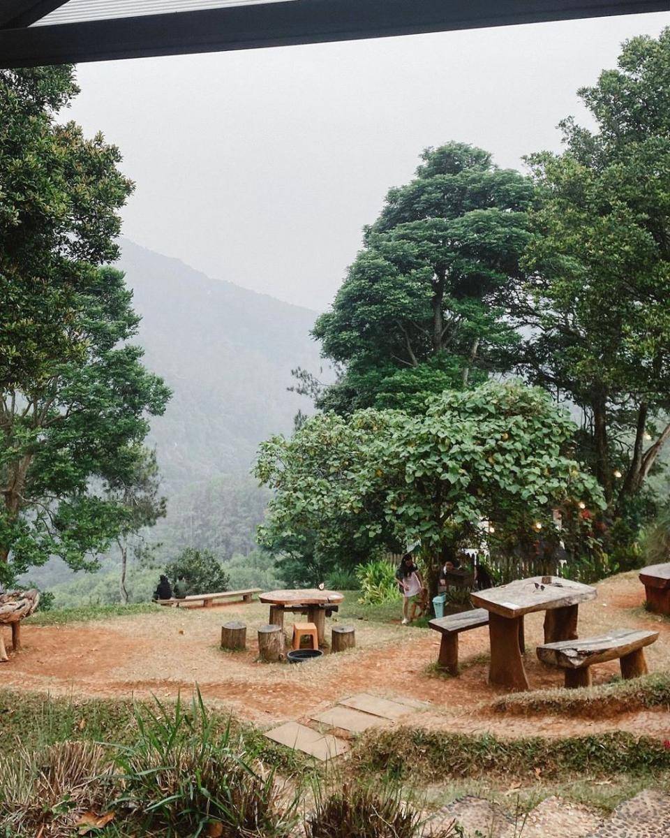 Cafe D'Pakar, Bandung (instagram.com/zozozowy)
