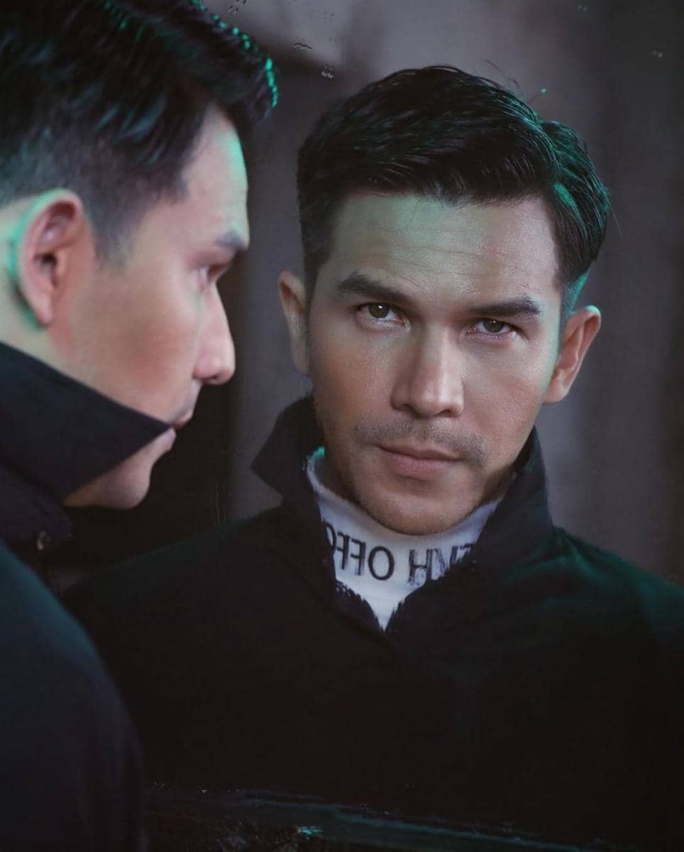 Jonathan Frizzy (instagram.com/ijonkfrizzy)