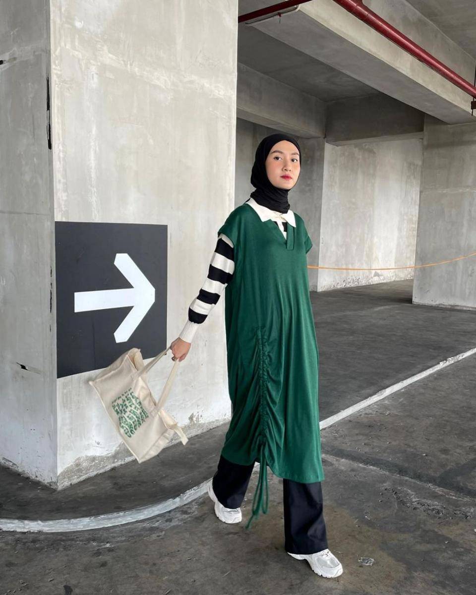 inspirasi outfit warna emerald green untuk hijabers (instagram.com/inasrana)