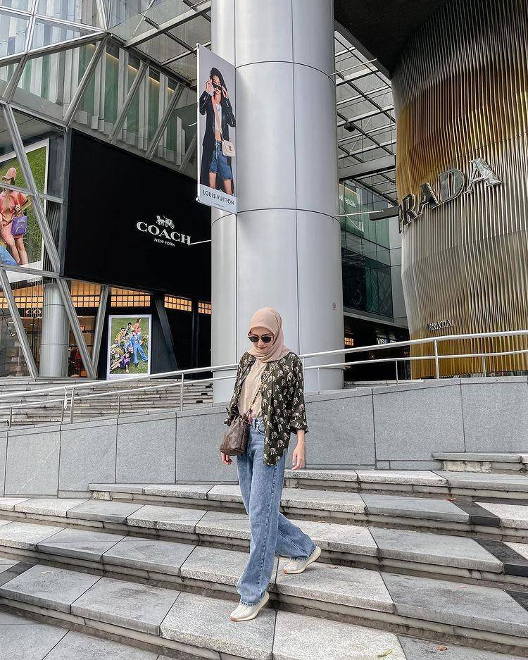 padu padan outer ala Mega Iskanti (instagram.com/megaiskanti)