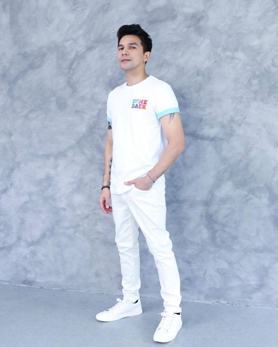 Jonathan Frizzy (instagram.com/ijonkfrizzy)