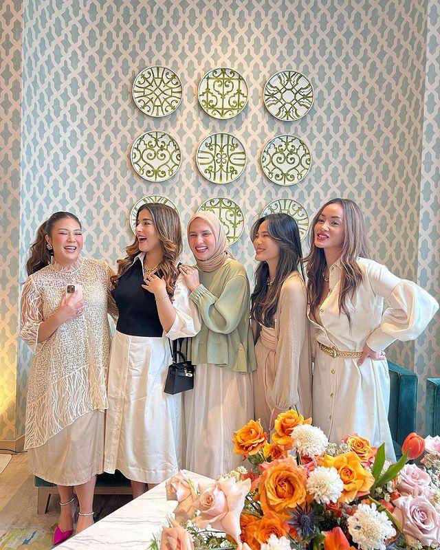 Momen launching produk kecantikan Raisa (instagram.com/dwihandaanda)