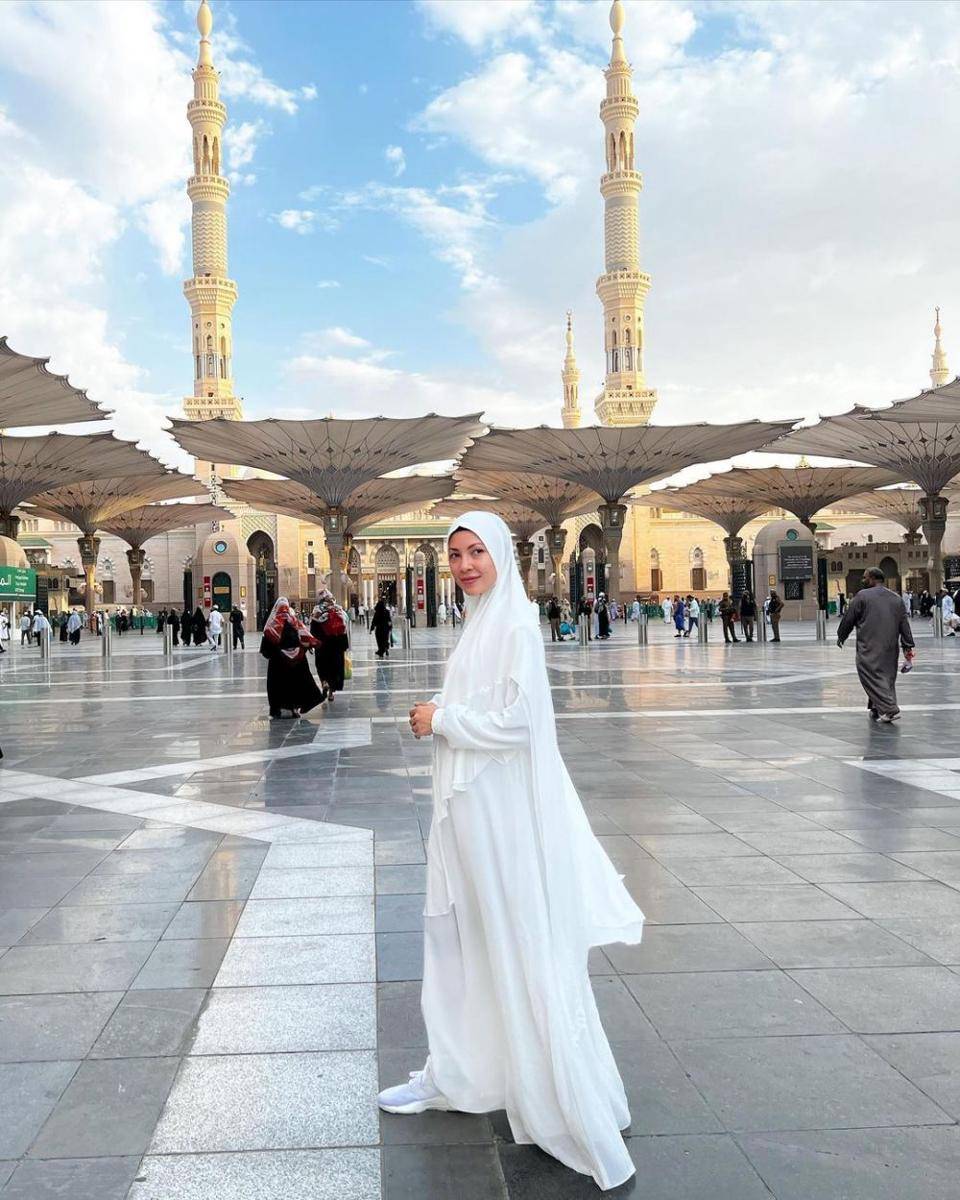 Ratna Galih (instagram.com/ratnagalih)