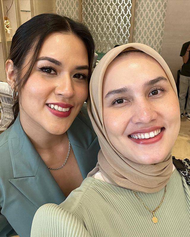 Momen launching produk kecantikan Raisa (instagram.com/dwihandaanda)