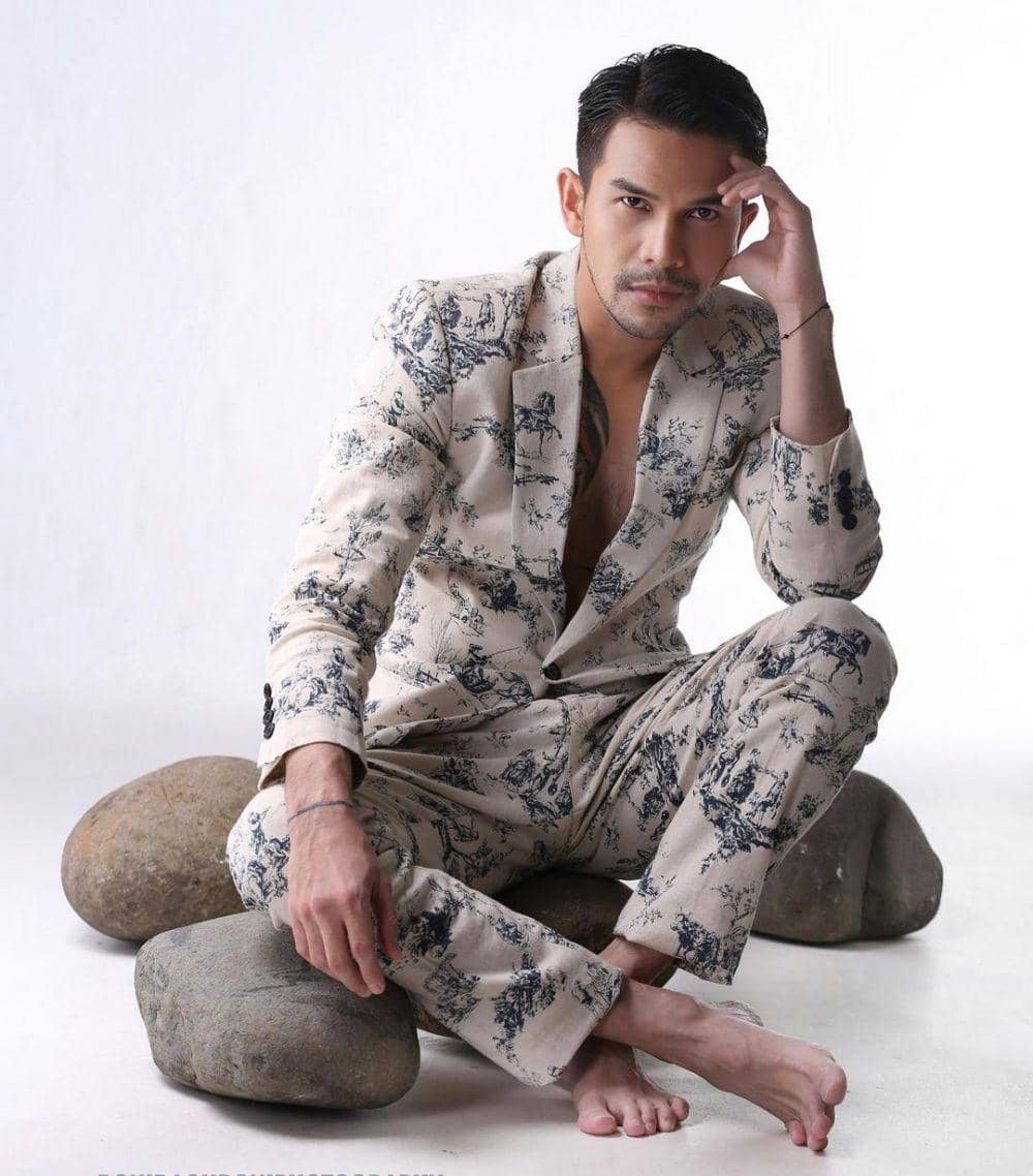 Jonathan Frizzy (instagram.com/ijonkfrizzy)