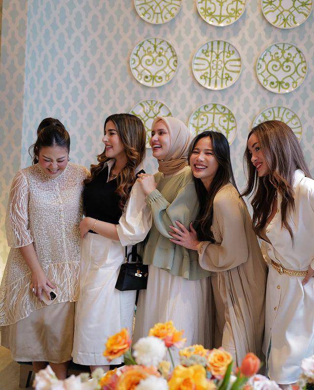 Momen launching produk kecantikan Raisa (instagram.com/dwihandaanda)