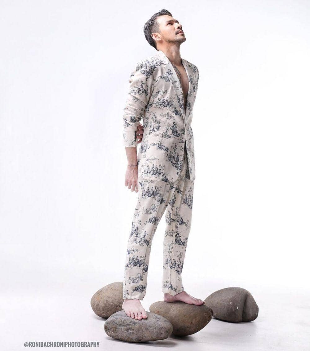 Jonathan Frizzy (instagram.com/ijonkfrizzy)