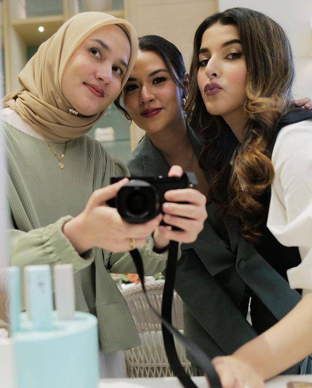 Momen launching produk kecantikan Raisa (instagram.com/dwihandaanda)