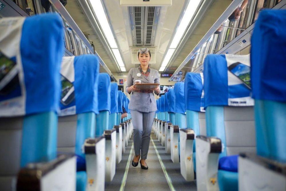 4 Cara Pesan Makanan di Kereta Api yang Praktis