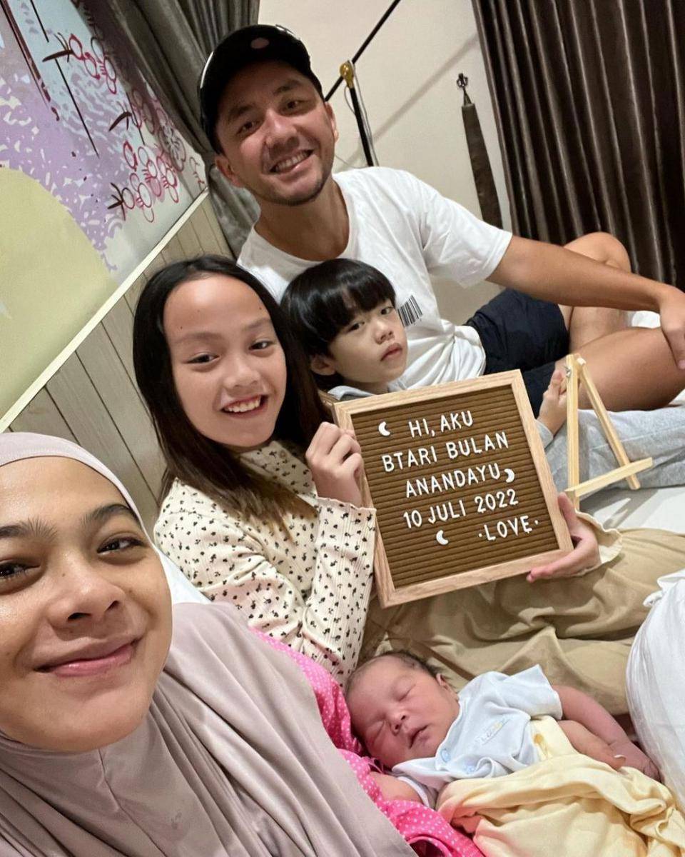 Embun, Langit, dan Bulan (instagram.com/dianayulestari)