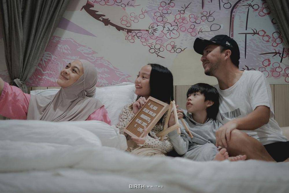 Embun, Langit, dan Bulan (instagram.com/dianayulestari)