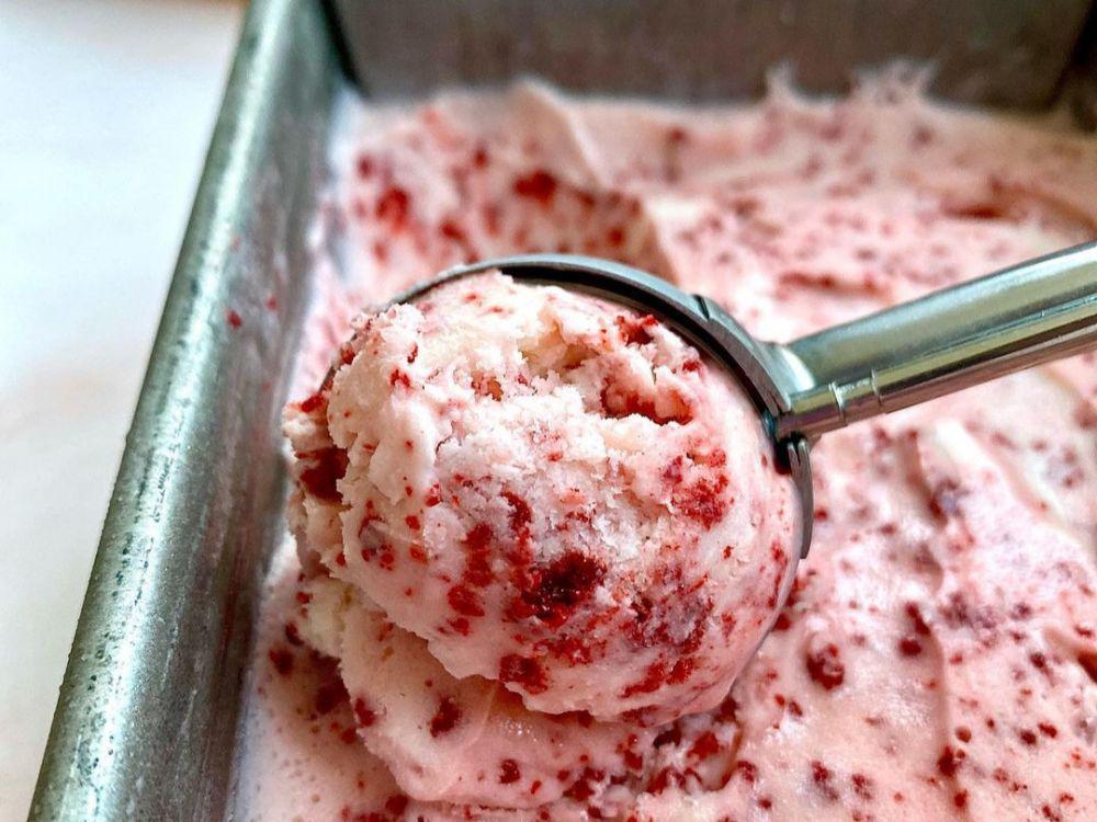 ilustrasi es krim red velvet (instagram.com/humblenhungry)