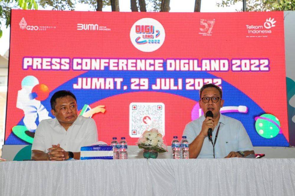 Press conference Digiland 2022 di Istora Senayan (29/7), Direktur Utama Telkom Ririek Adriansyah dan SVP Corporate Communication & Investor Relation Telkom Ahmad Reza (Dok.Telkom)