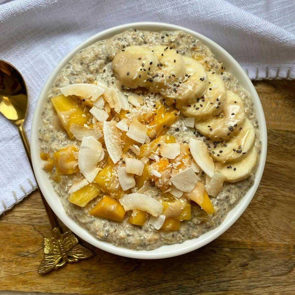 buah dan oatmeal (instagram.com/healthywithbirne)