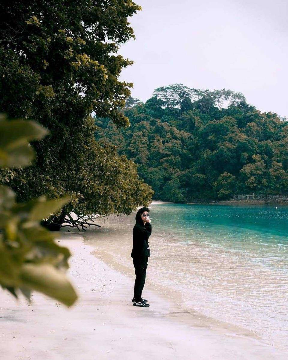 Pantai Teluk Hantu (instagram.com/m.satria.rk)