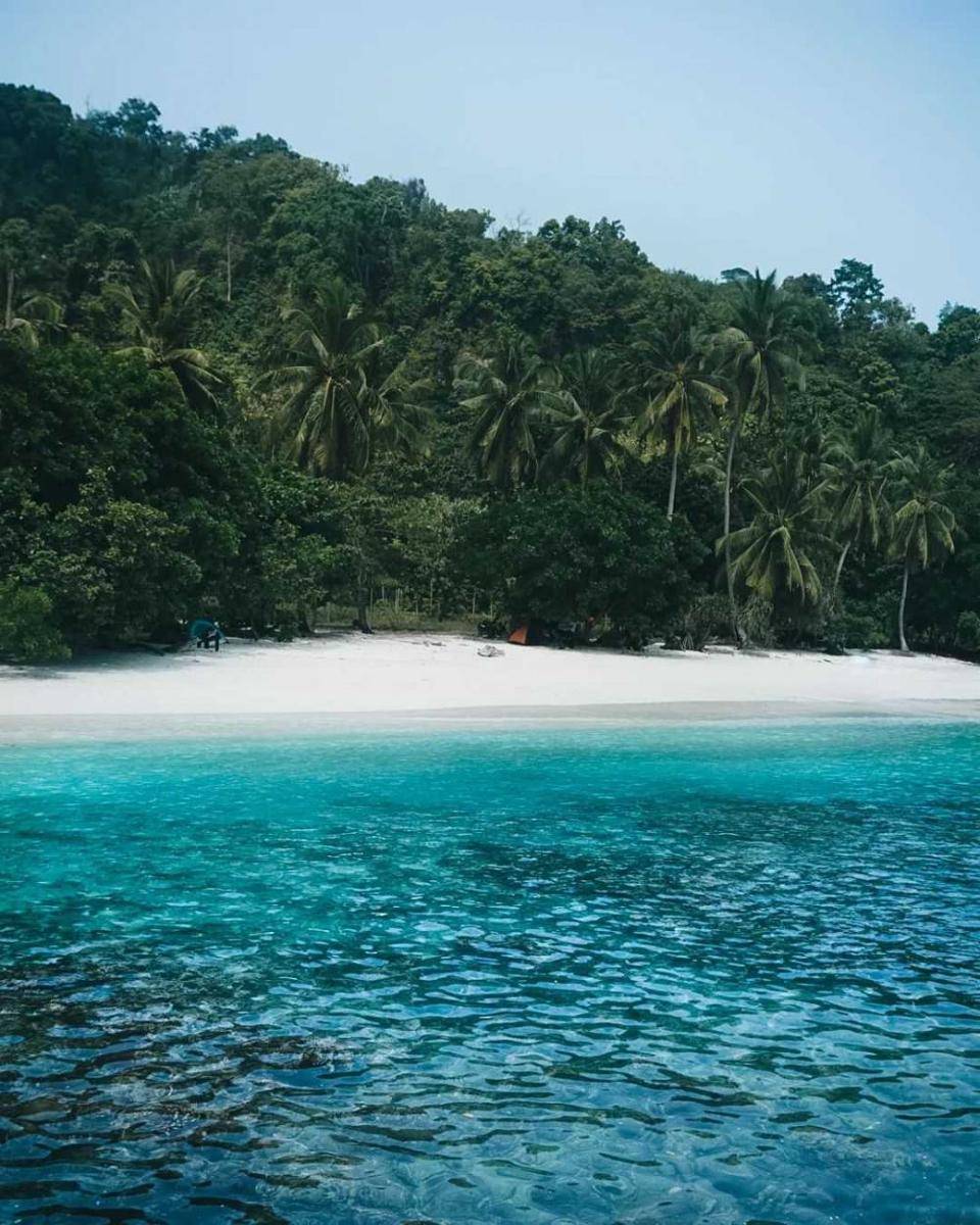 Pantai Teluk Hantu (instagram.com/fadhil_arif20)