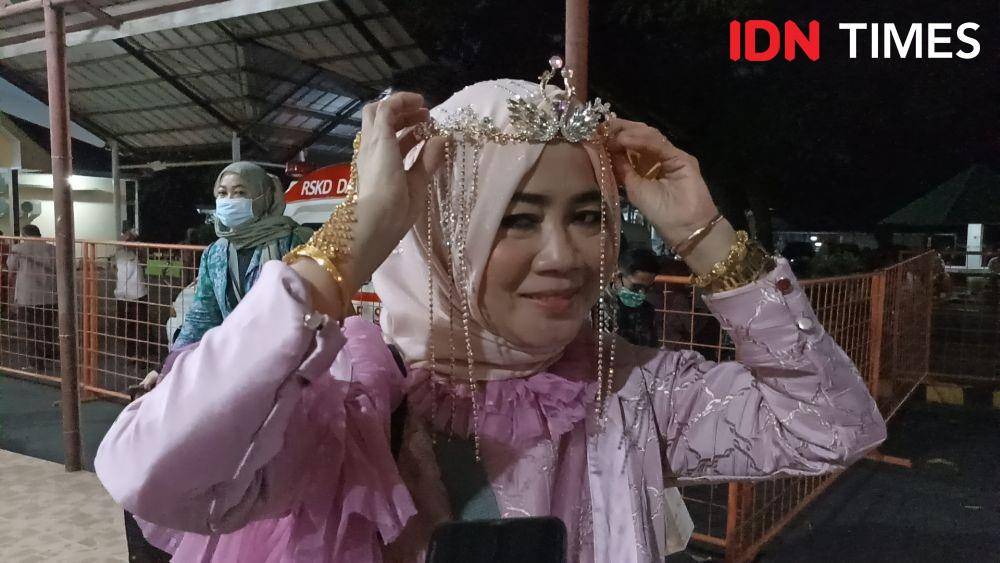 Hj Mastang Binti Kasara (47) saat tiba di Poliklinik Asrama Haji Makassar, Kamis (28/7/2022). Dahrul Amri/IDN Times Sulsel