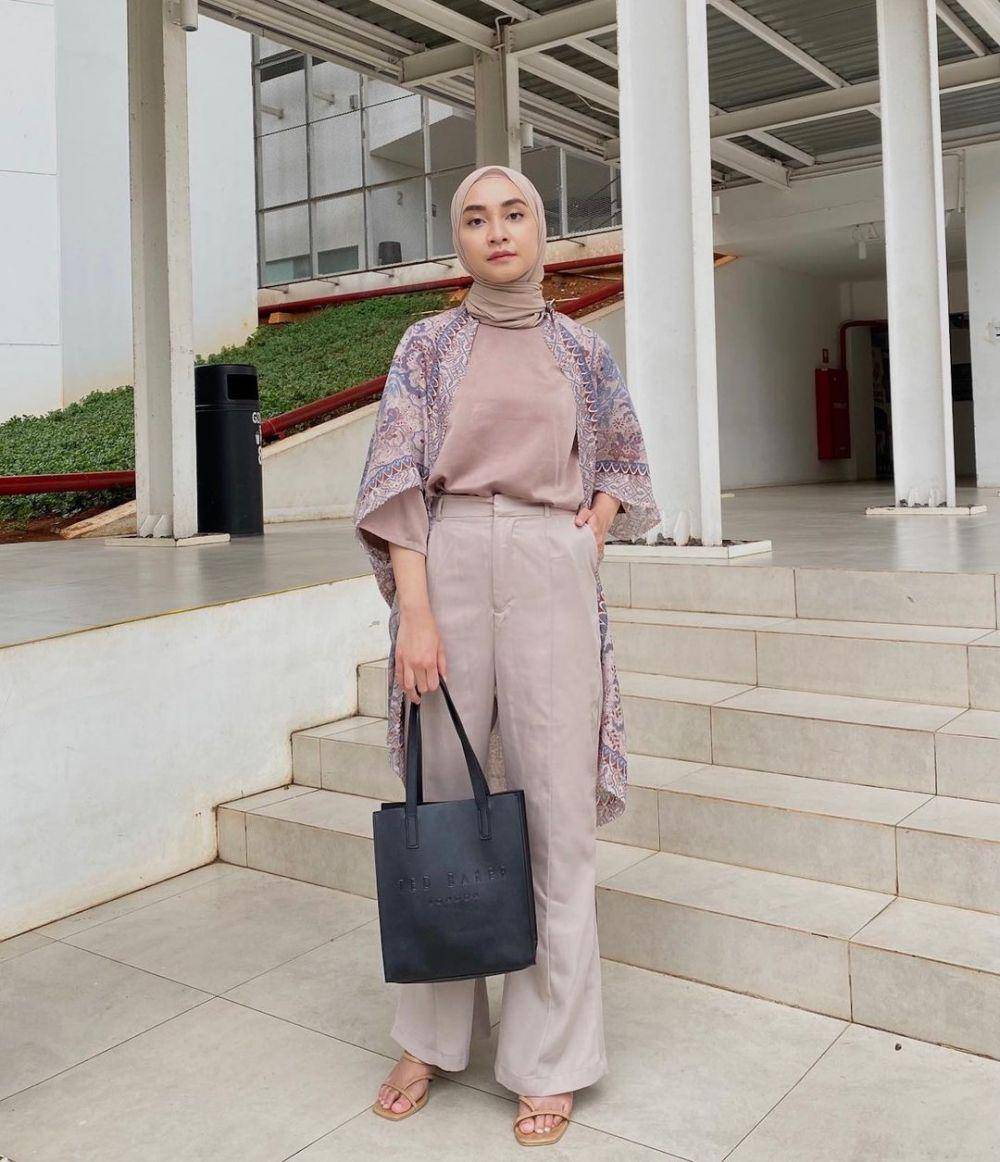 inspirasi outfit hijab untuk kondangan yang mudah ditiru (instagram.com/intnwdp)